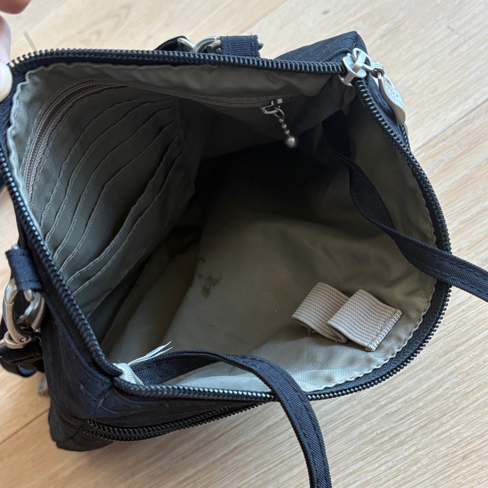 🦄 Baggallini Black Adjustable Bag with matching pouch - Picture 5 of 11